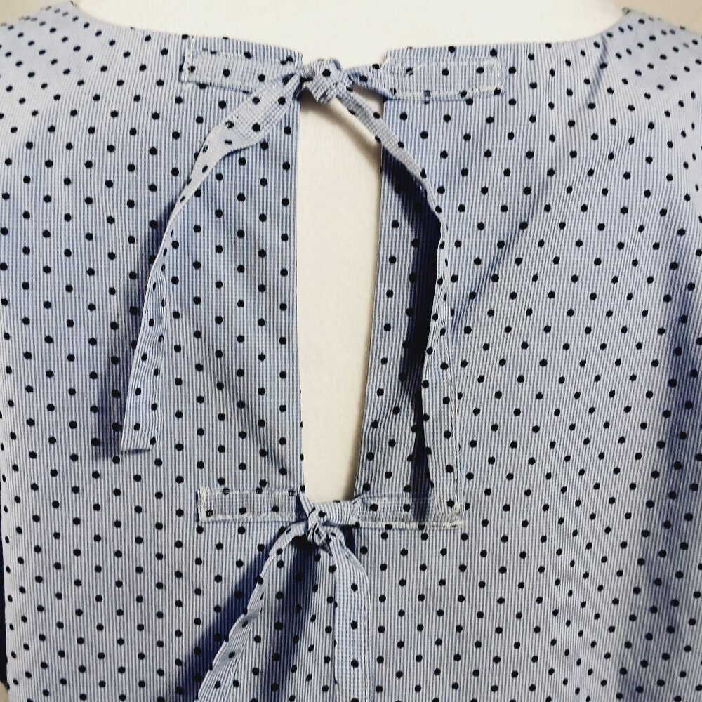 Waverly Grey Anthropologie, MED., Lt. Blue / Navy Polka Dot Top, 4 Ties on Back - Picture 8 of 14